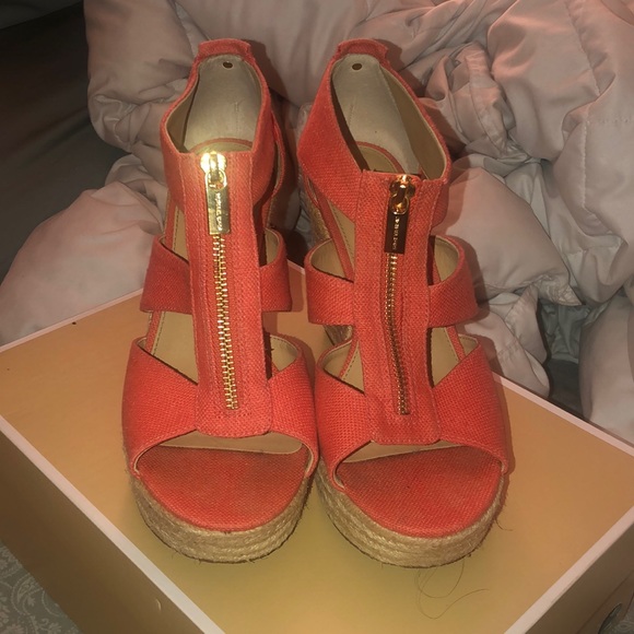 Salmon colored platforms - Picture 2 of 2